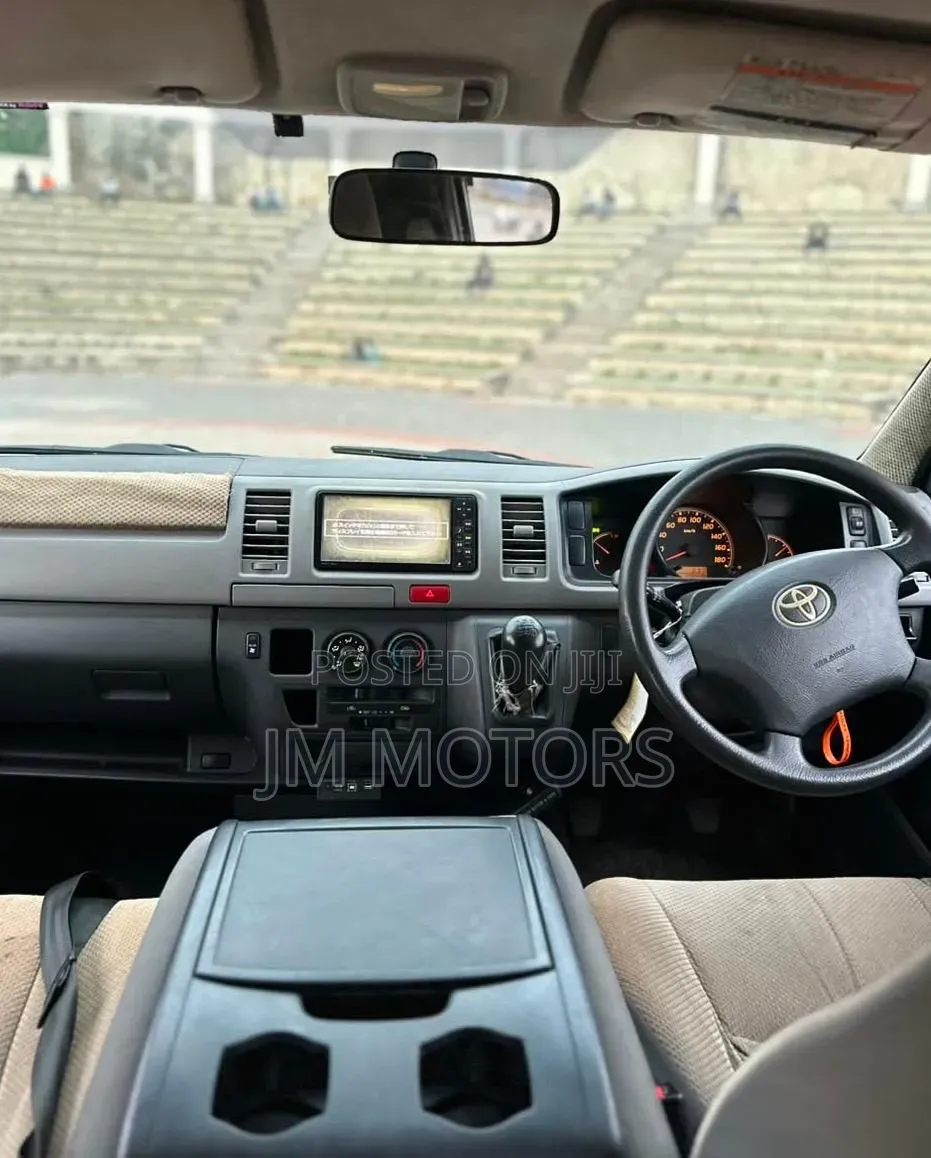 Toyota HiAce 2012 White
