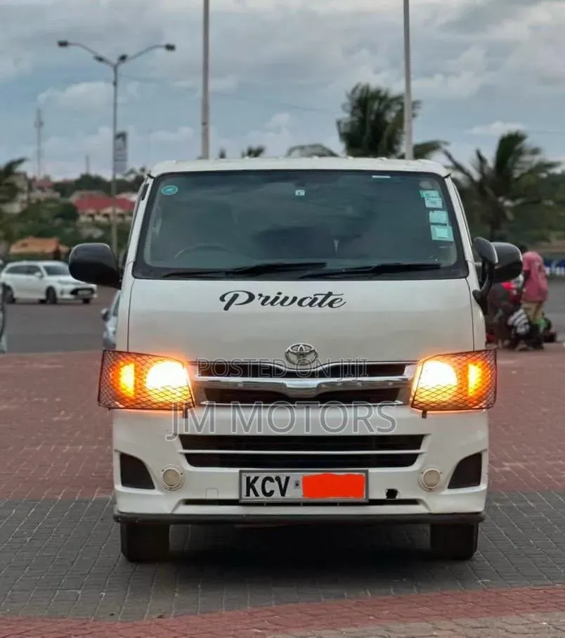 Toyota HiAce 2012 White