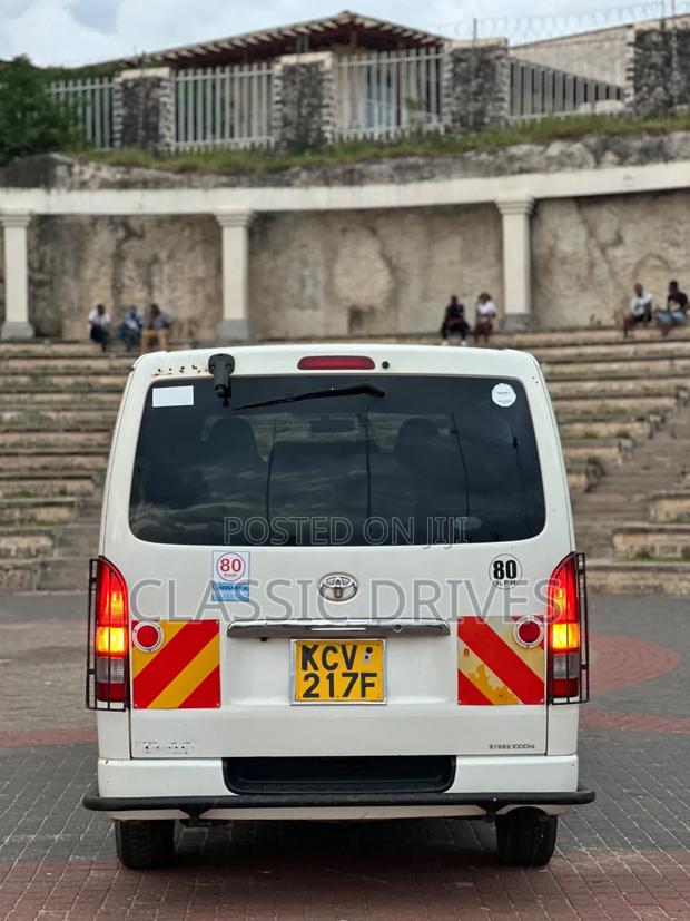 Toyota HiAce 2012 Grey - thumbnail 3