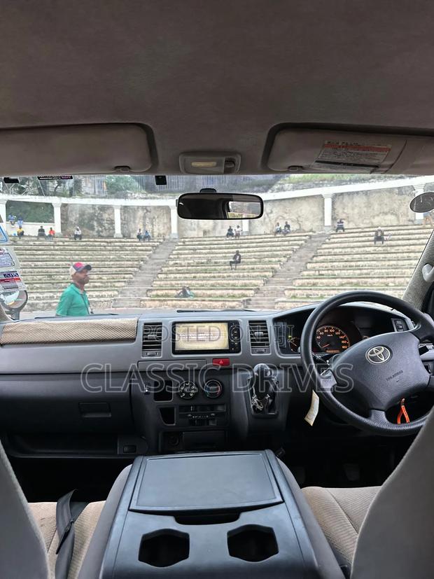 Toyota HiAce 2012 Grey - thumbnail 9