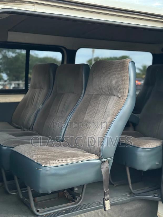 Toyota HiAce 2012 Grey - thumbnail 15