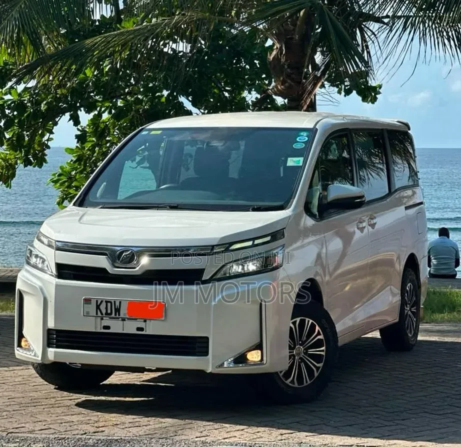Toyota Voxy 2019 Off white