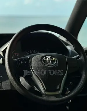 Toyota Voxy 2019 Off white