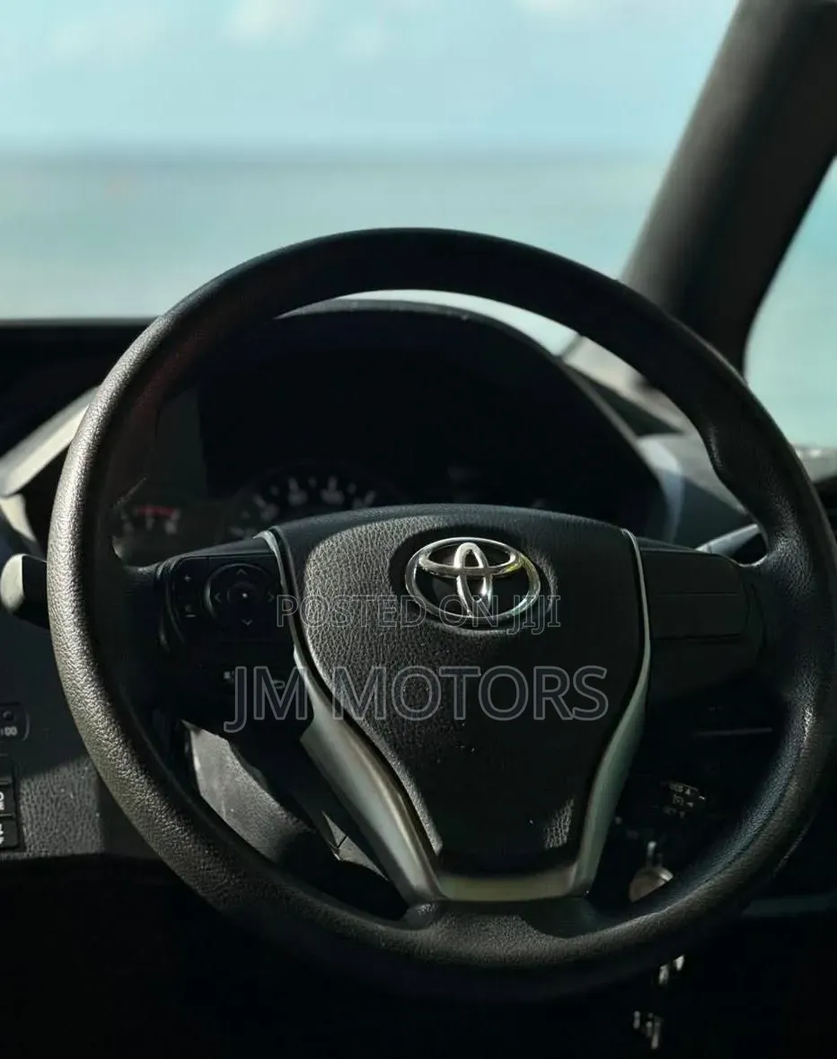 Toyota Voxy 2019 Off white
