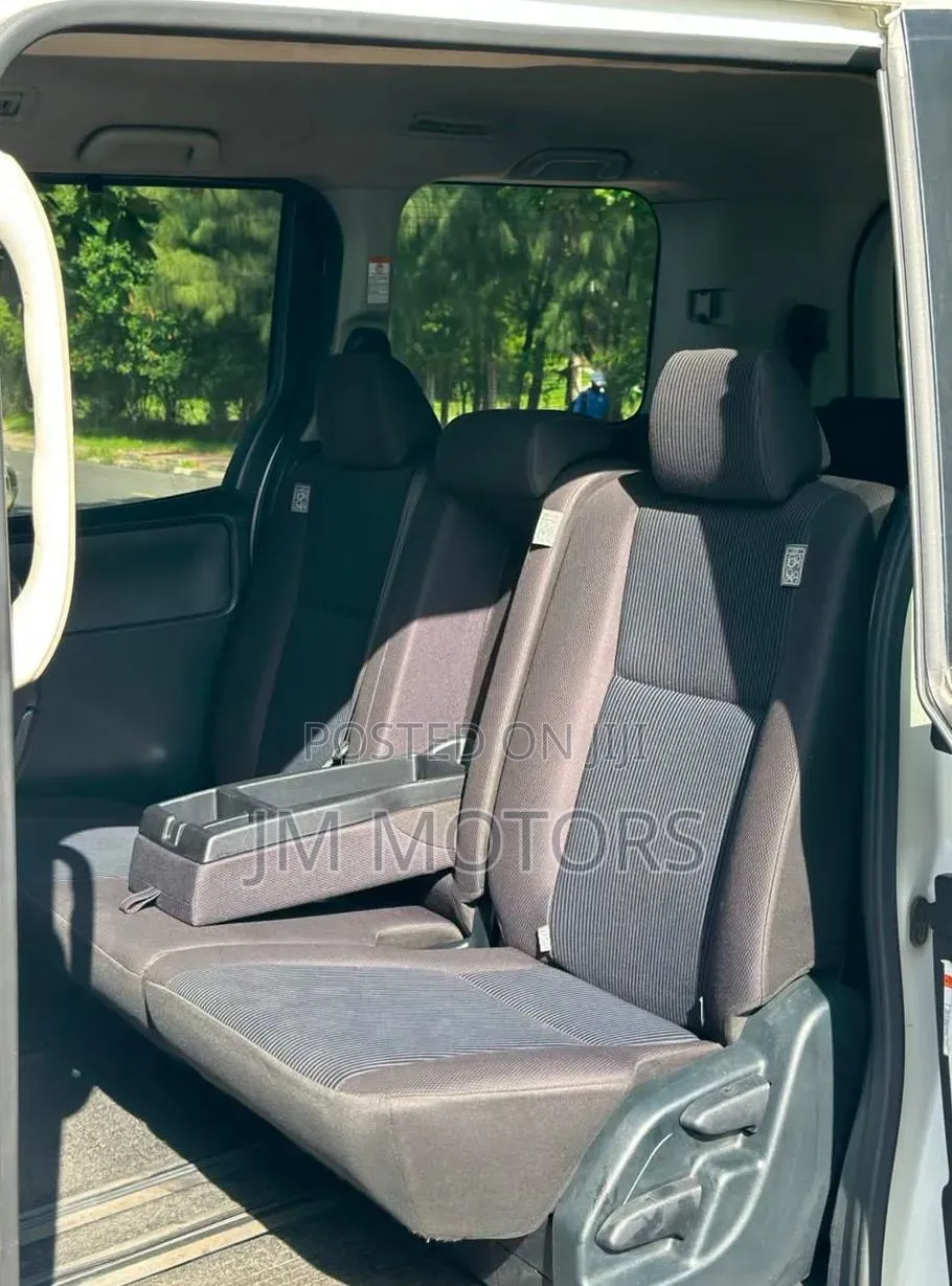 Toyota Voxy 2019 Off white