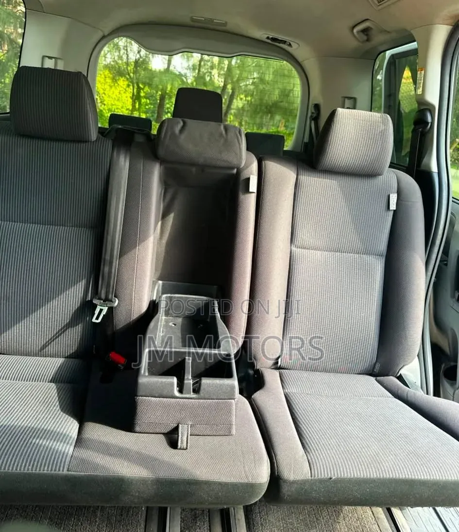 Toyota Voxy 2019 Off white