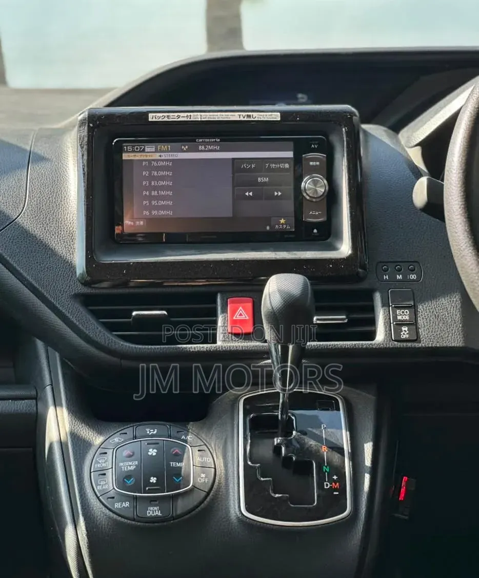 Toyota Voxy 2019 Off white