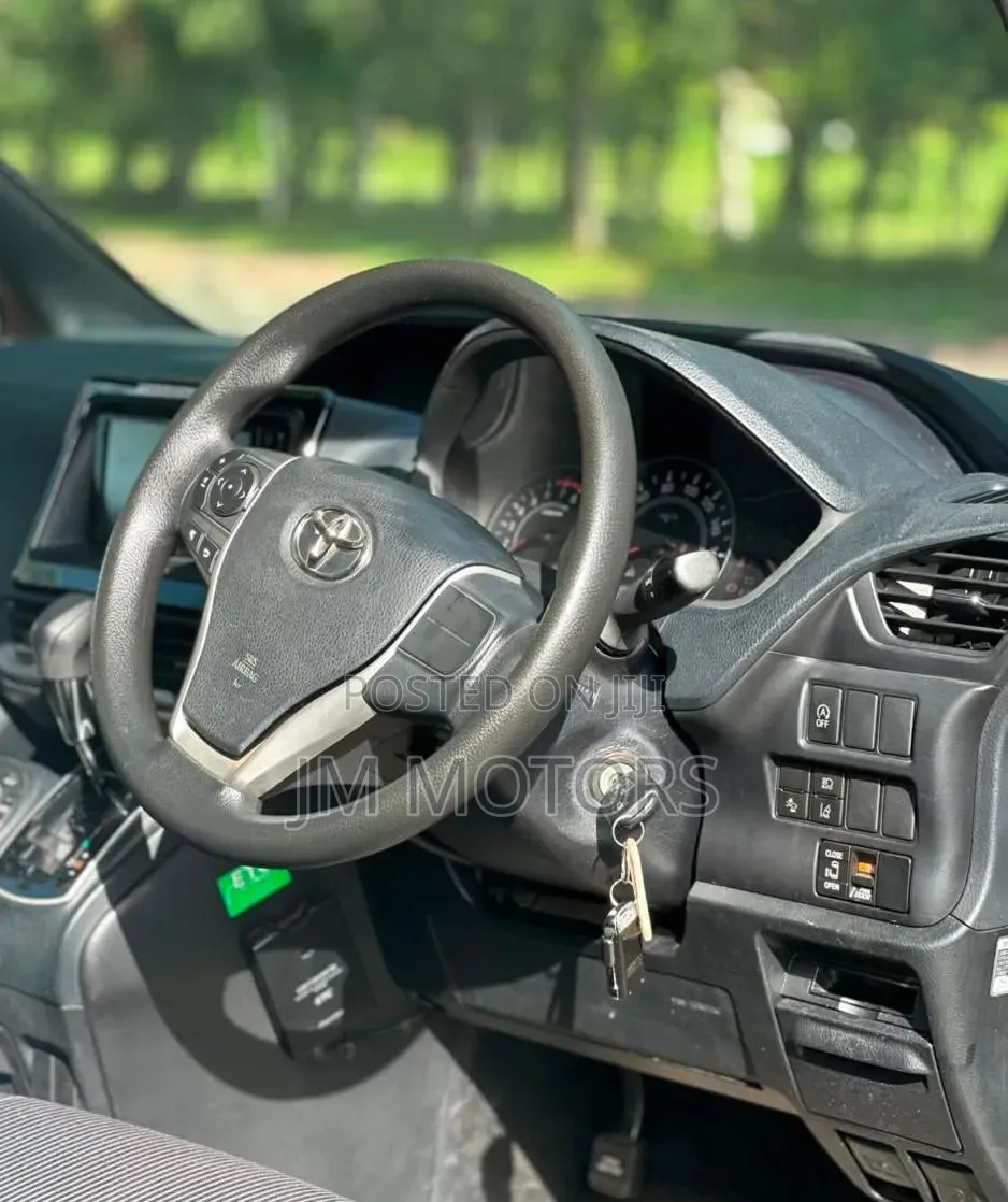 Toyota Voxy 2019 Off white