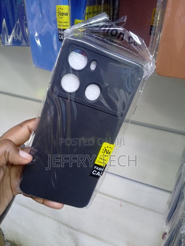 Silicone Phone Case Features a Sliding Camera Cover for Added - thumbnail 2
