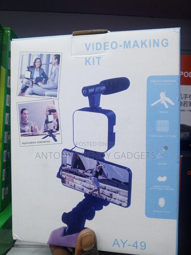 Ay-49 Smartphone Vlogger Kit With Microphone And Light