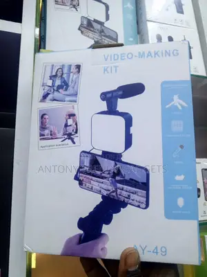 Ay-49 Smartphone Vlogger Kit With Microphone And Light