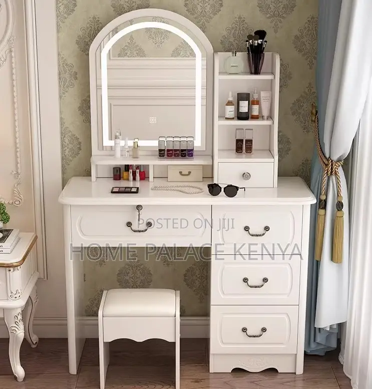 Vanity Table: Hand-carved Teak Wood Dressing Table With Jewelry Tray