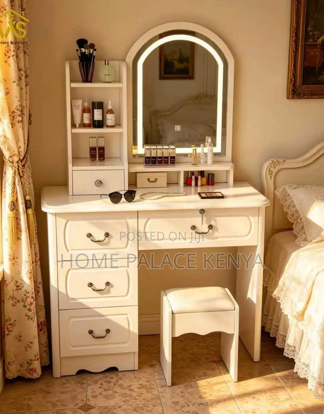Vanity Table: Hand-carved Teak Wood Dressing Table With Jewelry Tray