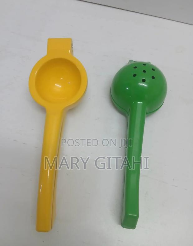 Hand Press Lemon Squeezer Now - thumbnail 2