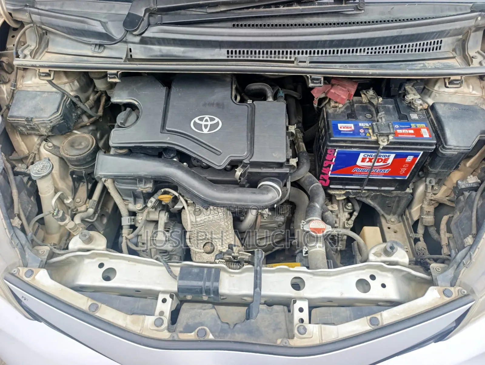 Toyota Vitz 2016 Silver