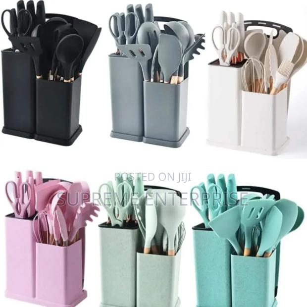 19pcs Silicone Spoons 
Consists
Silicon's Spoon
 
Chopping Board