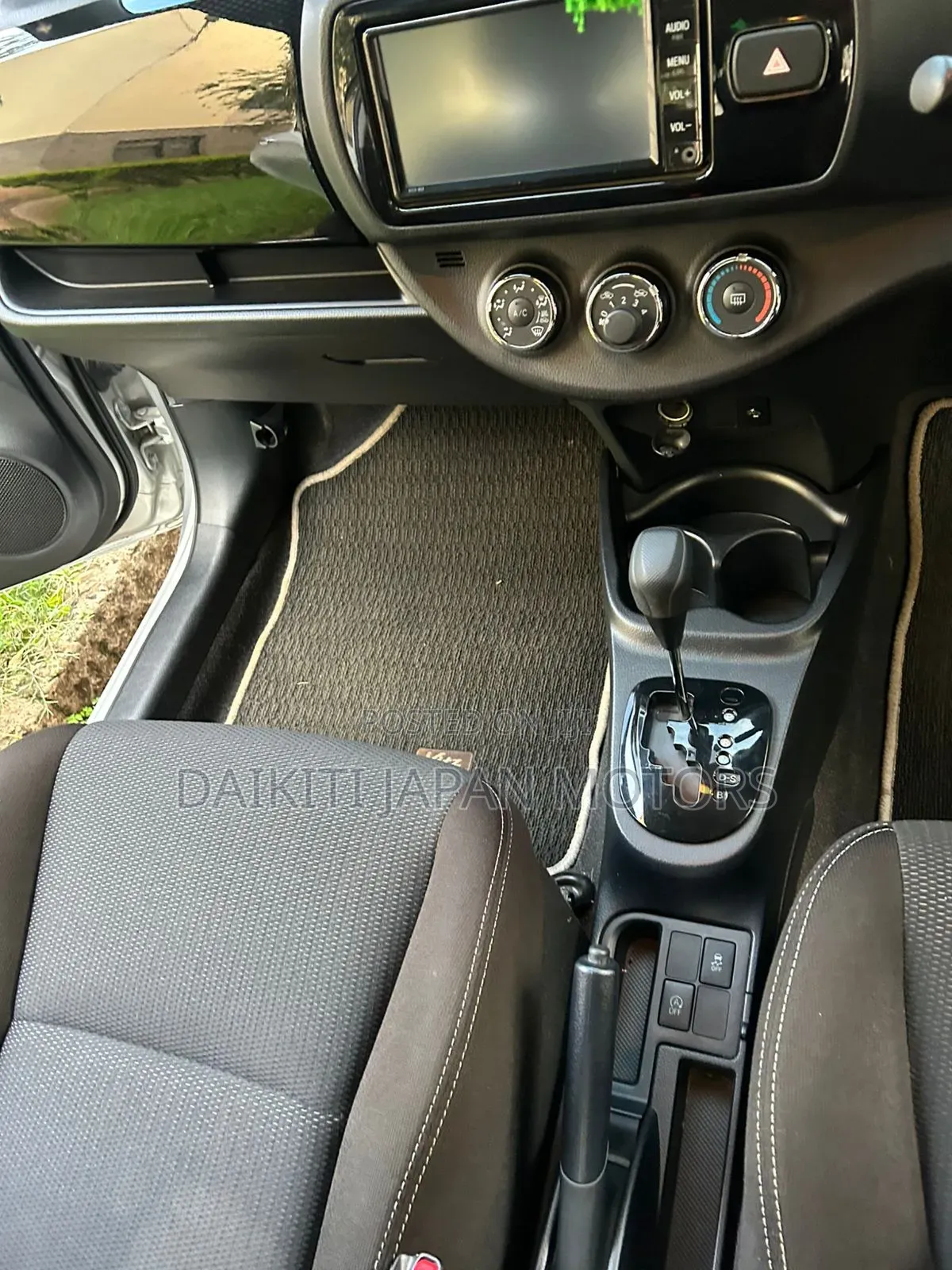 Toyota Vitz 2019 Silver