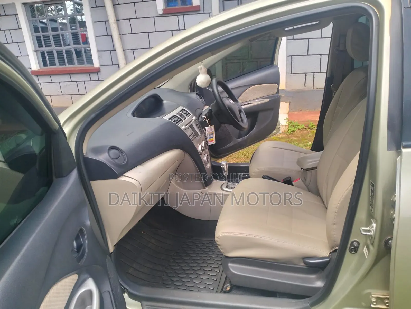 Toyota Vitz 2019 Silver