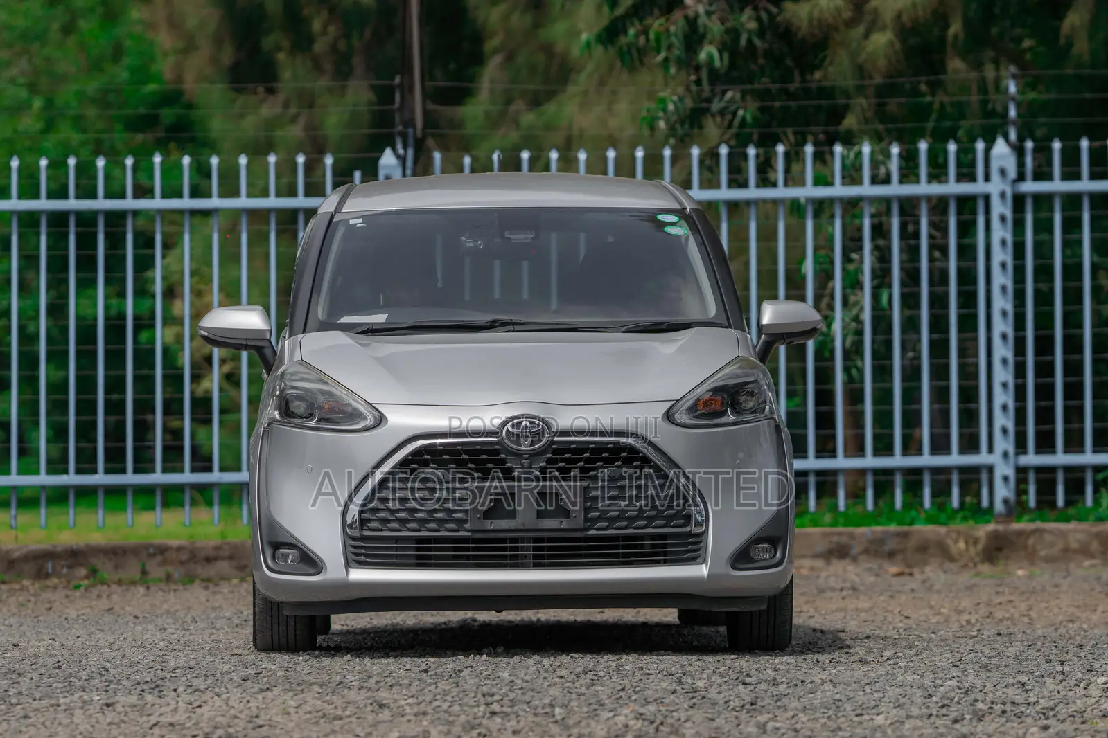 Toyota Sienta 2019 Silver