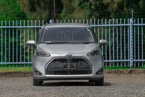 Toyota Sienta 2019 Silver