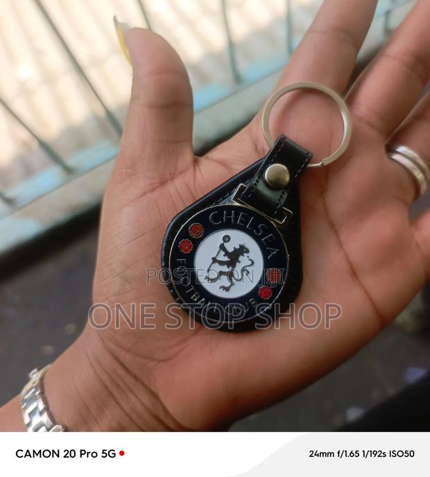 Chelsea Keyring With Leather Base and Metallic Badge Insert - thumbnail 2