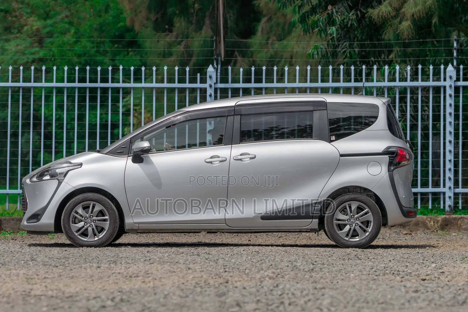 Toyota Sienta 2019 Silver