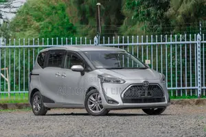 Toyota Sienta 2019 Silver