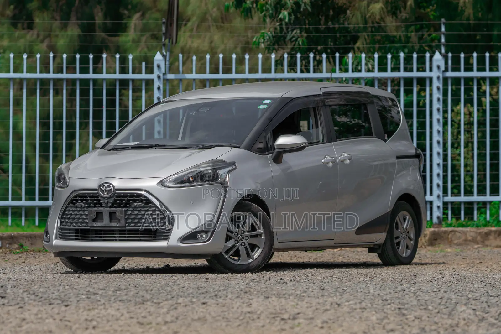 Toyota Sienta 2019 Silver