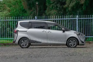 Toyota Sienta 2019 Silver