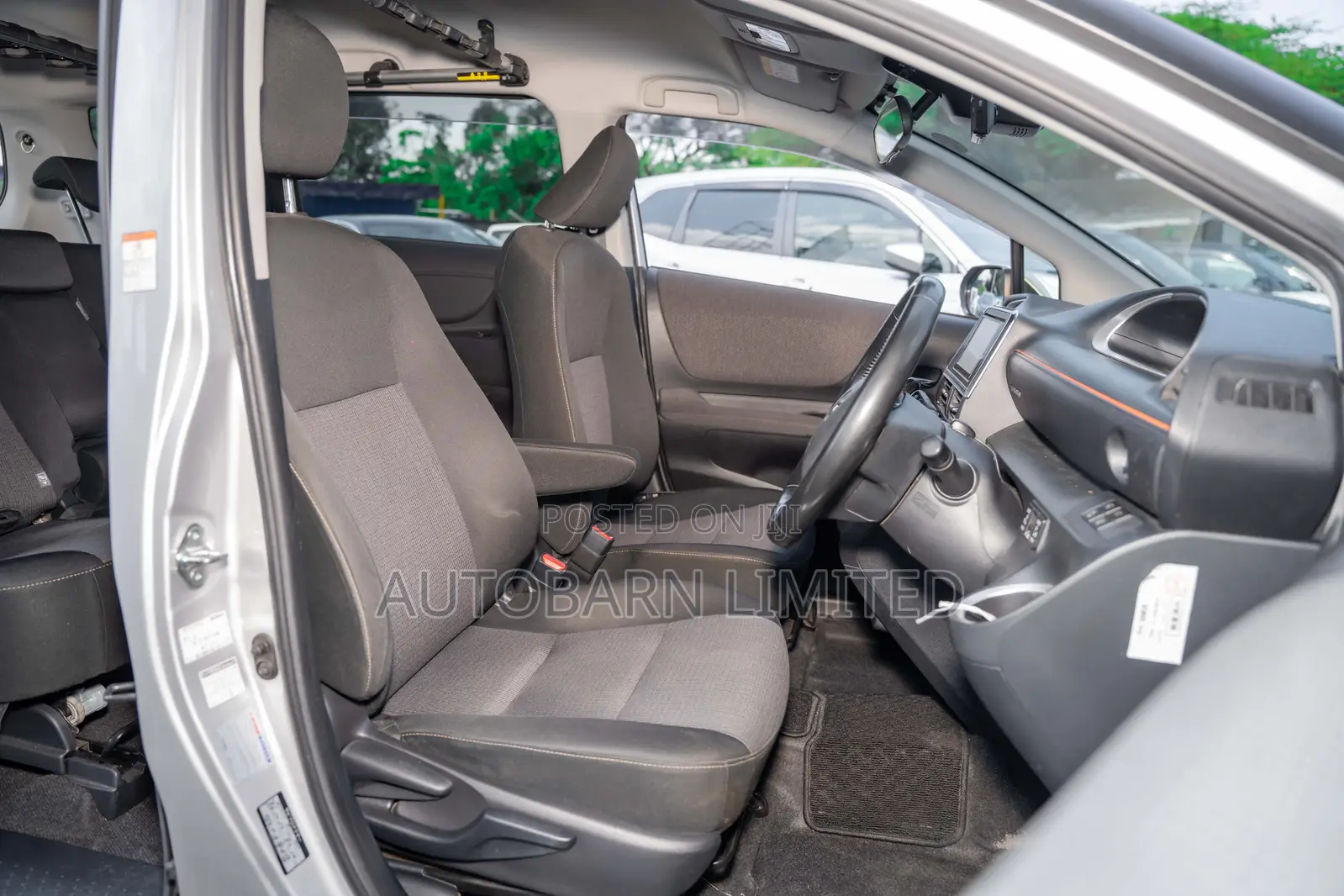 Toyota Sienta 2019 Silver