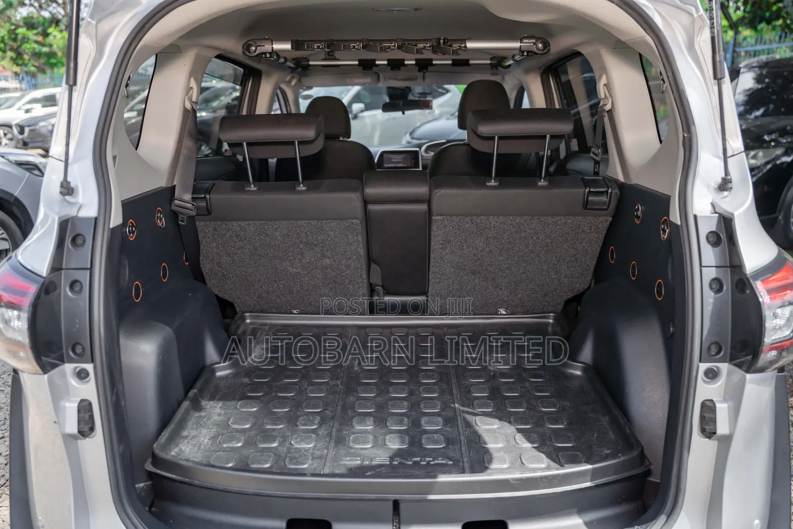 Toyota Sienta 2019 Silver