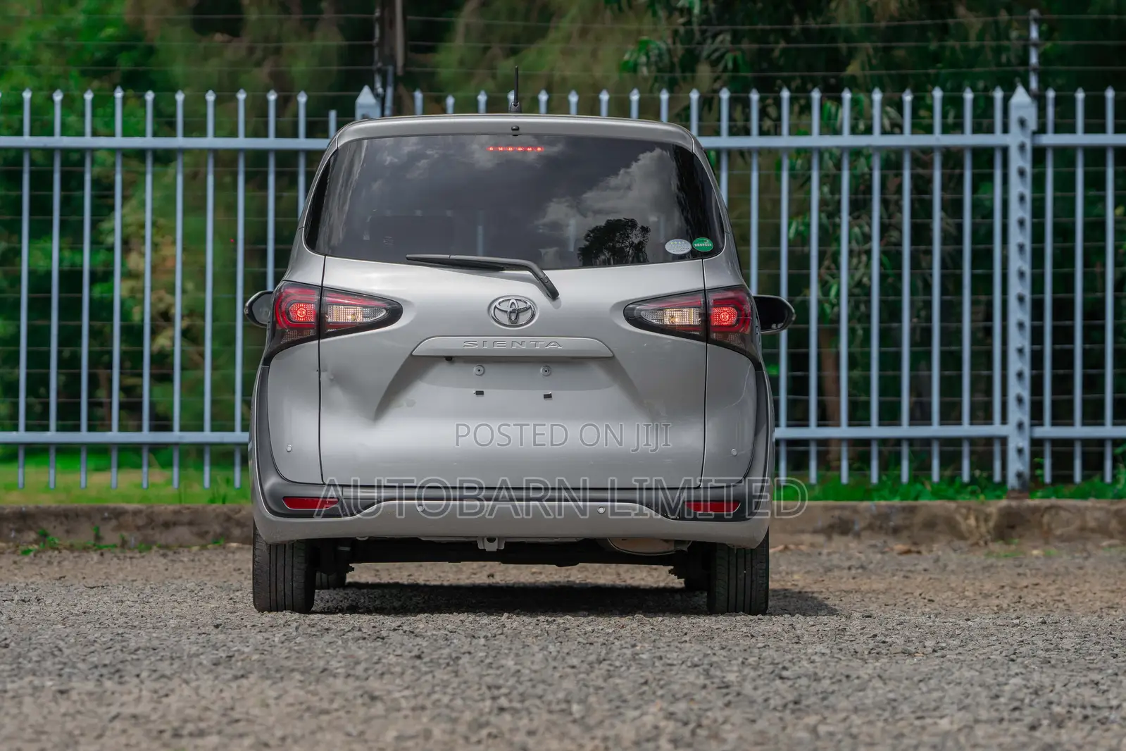 Toyota Sienta 2019 Silver