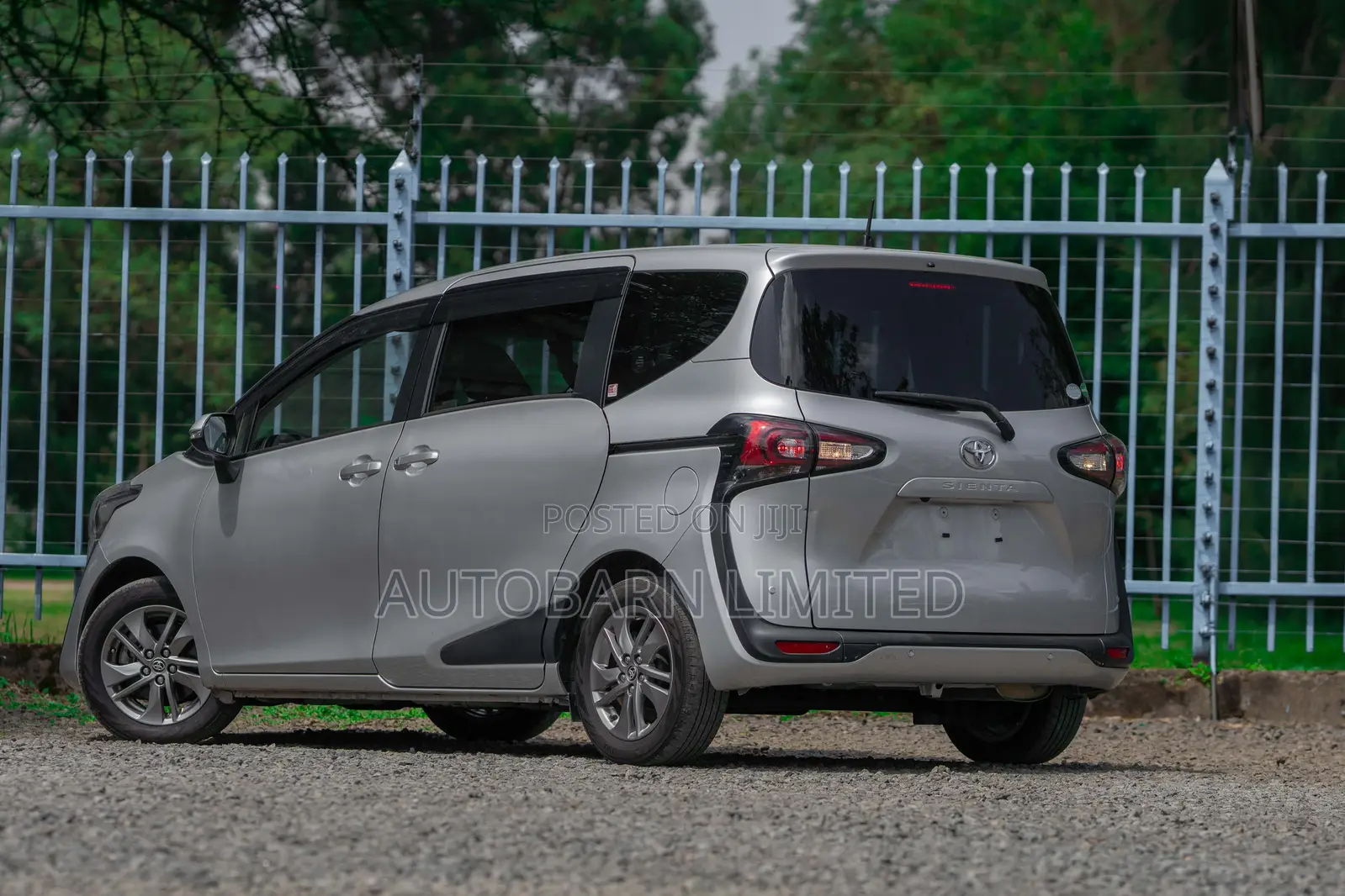 Toyota Sienta 2019 Silver