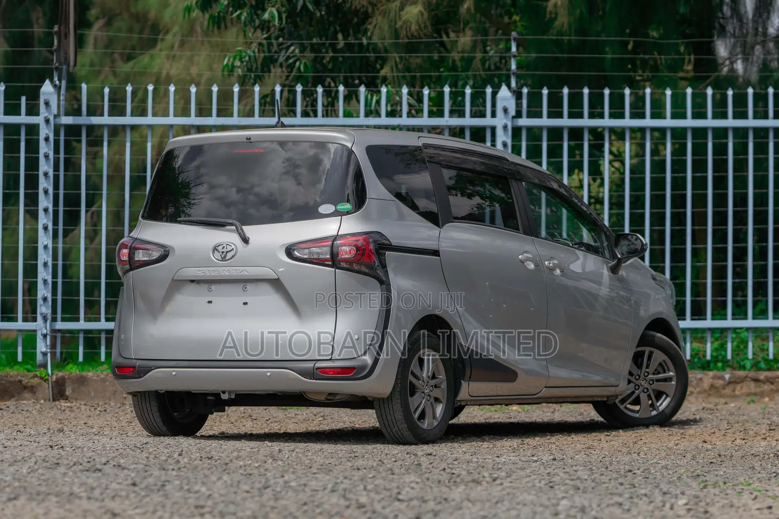 Toyota Sienta 2019 Silver
