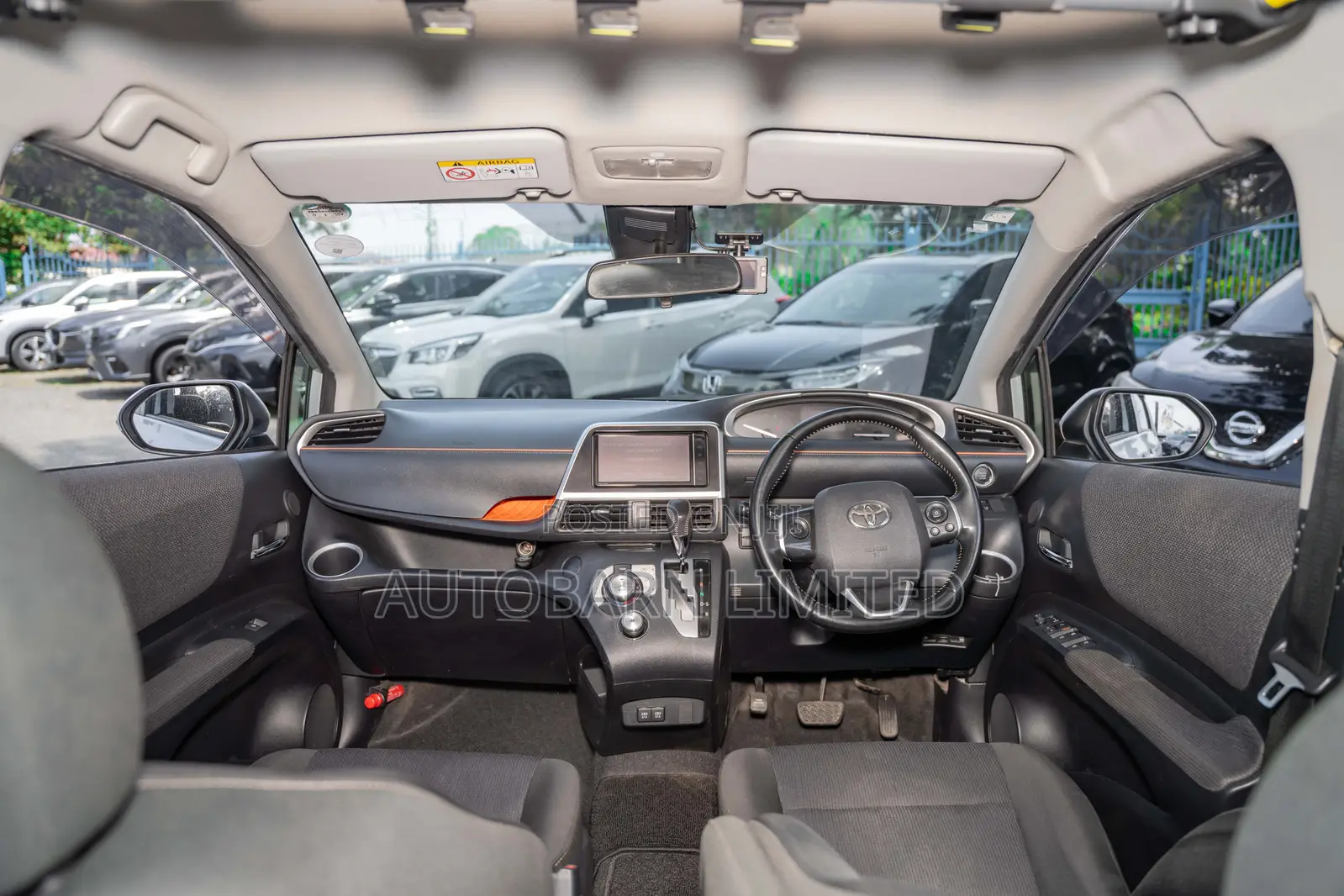 Toyota Sienta 2019 Silver