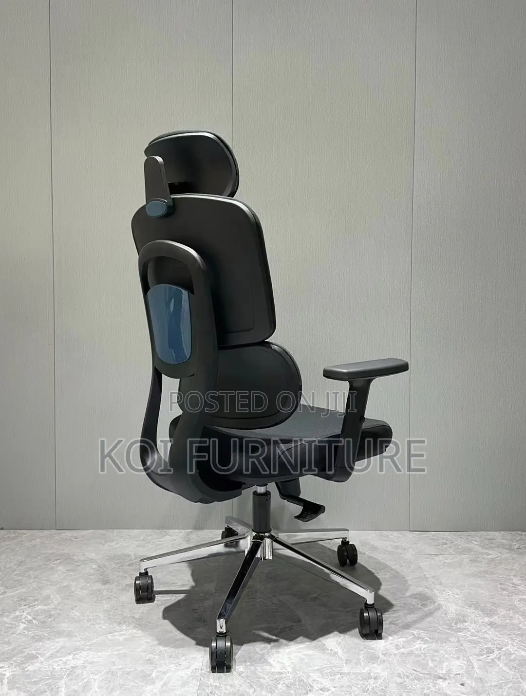 Office Chair : Black High-Back Ergonomic Office Chair