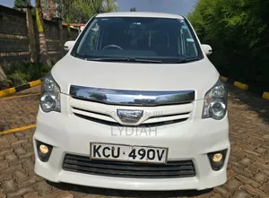 Toyota Noah 2012 White