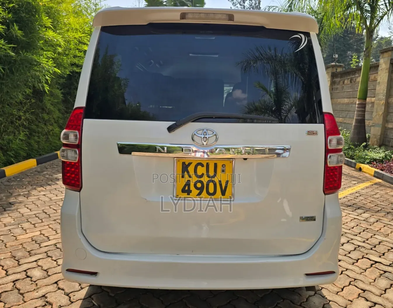 Toyota Noah 2012 White