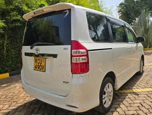 Toyota Noah 2012 White