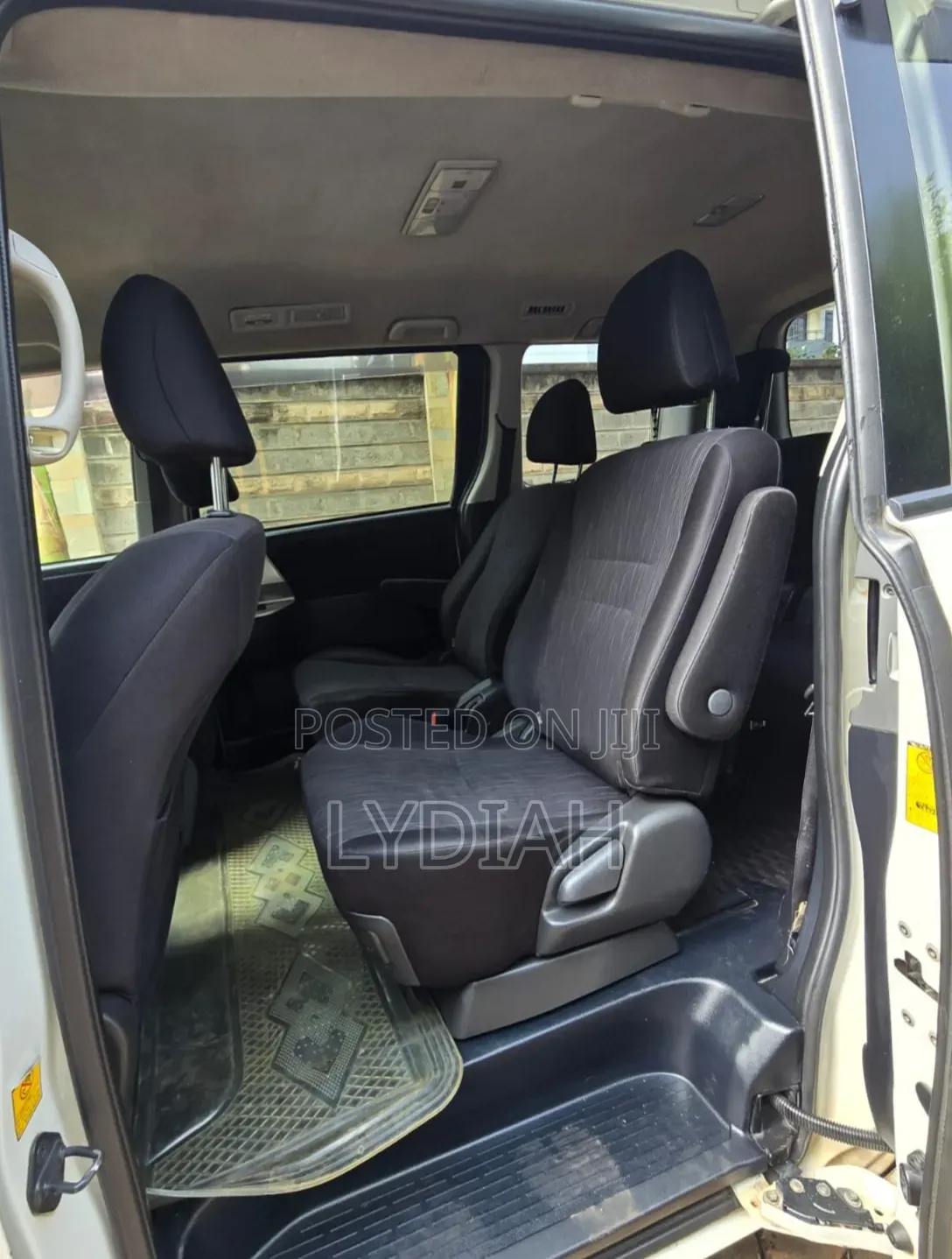 Toyota Noah 2012 White