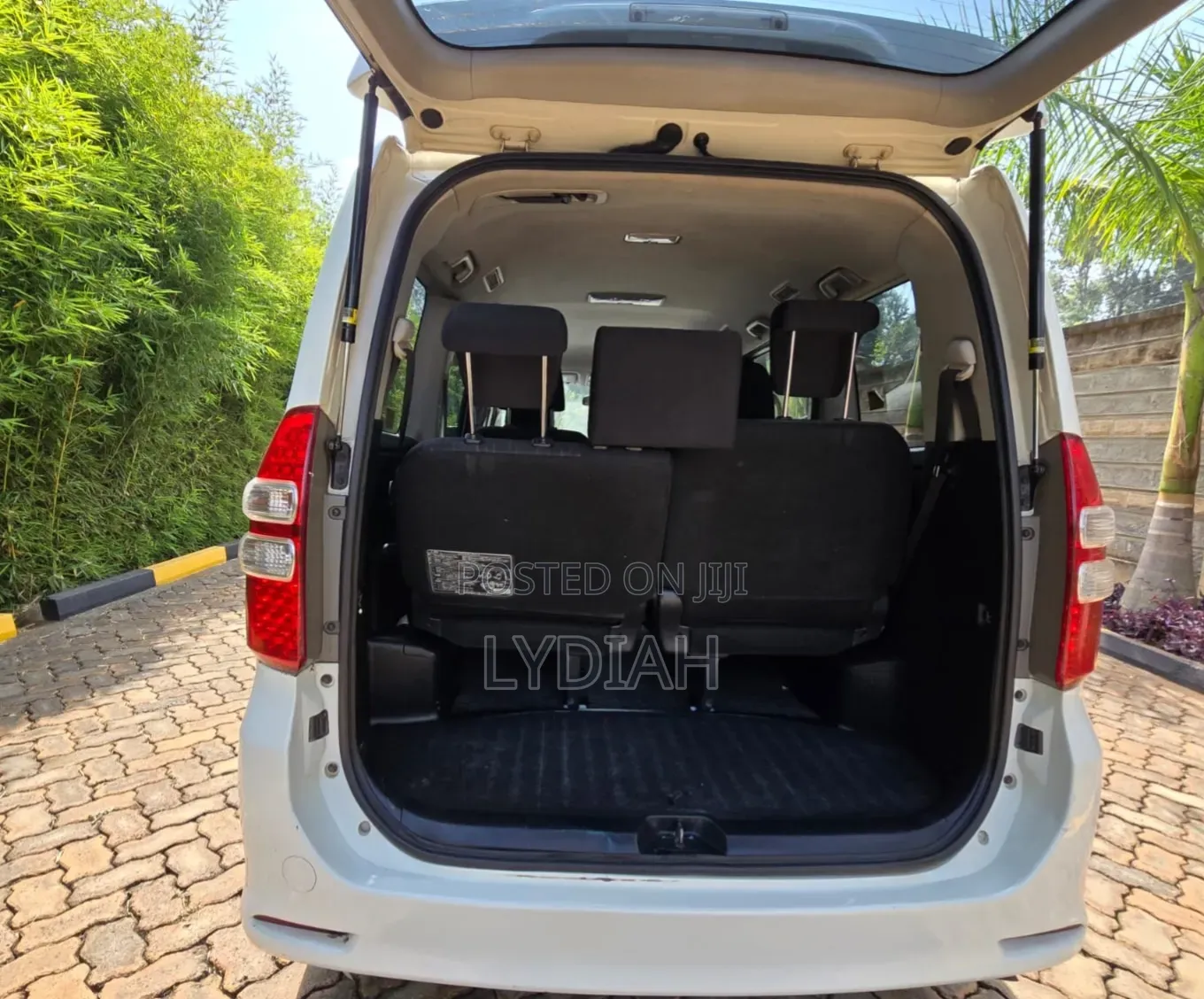 Toyota Noah 2012 White