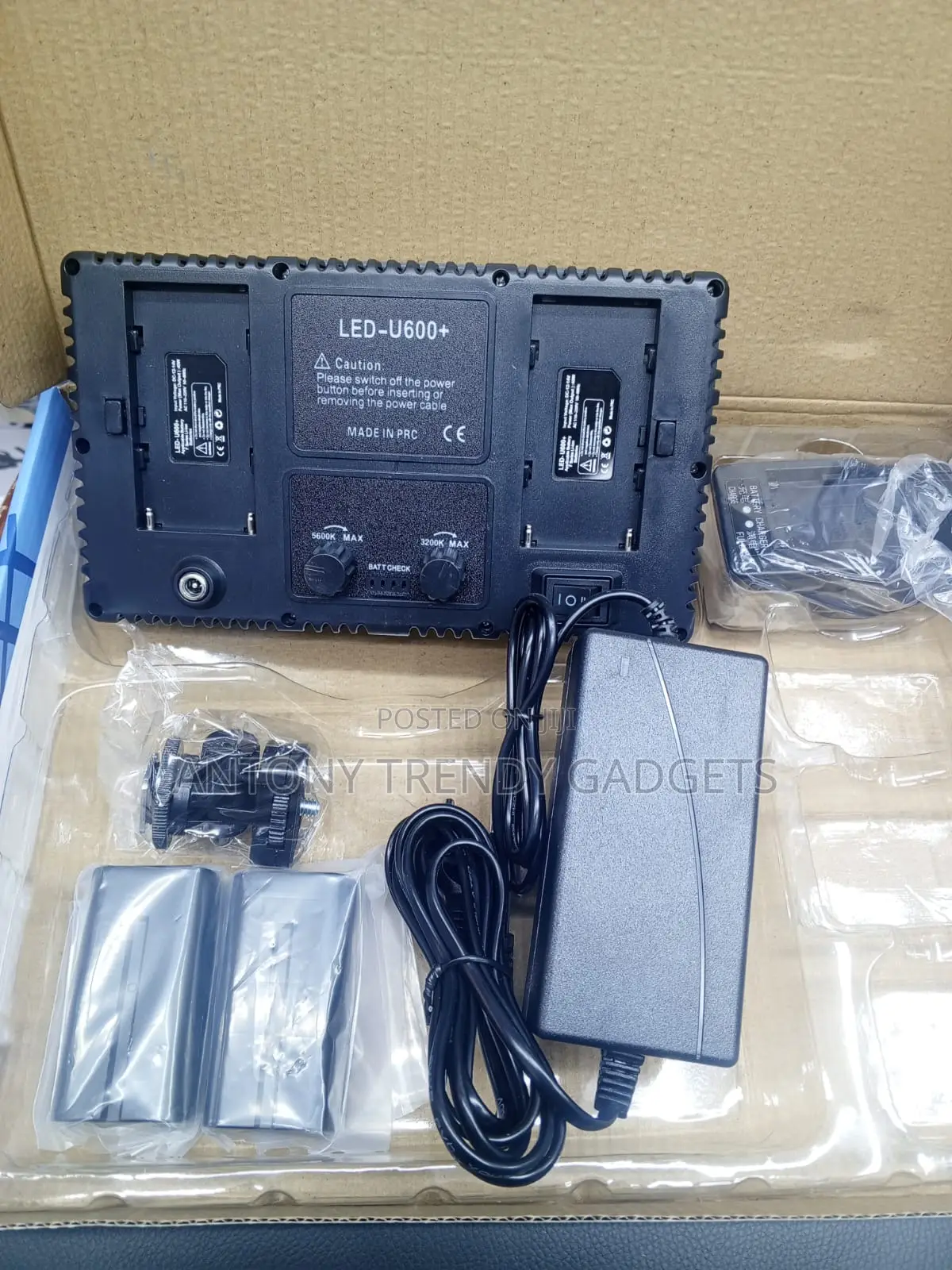 Pro Led 600 Bi-Color Led Light With Tripod Stand