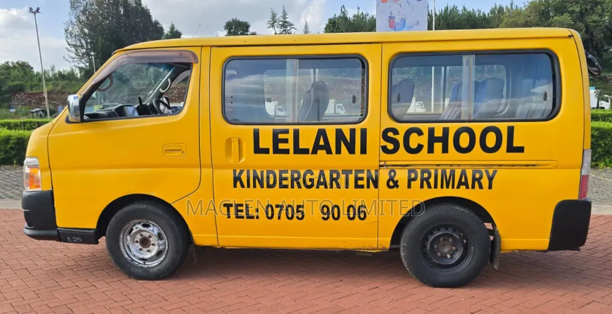Nissan Caravan (Urvan) 2010 Yellow
