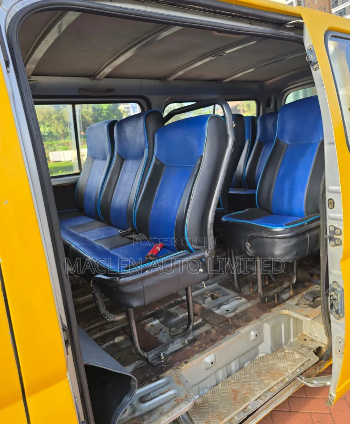 Nissan Caravan (Urvan) 2010 Yellow