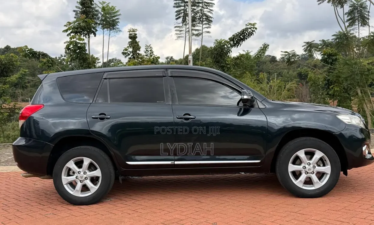 Toyota Vanguard 2013 Black