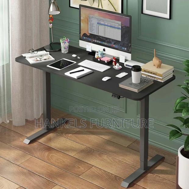 1.4m Electric Desk – Modern Adjustable Desk for Office Use