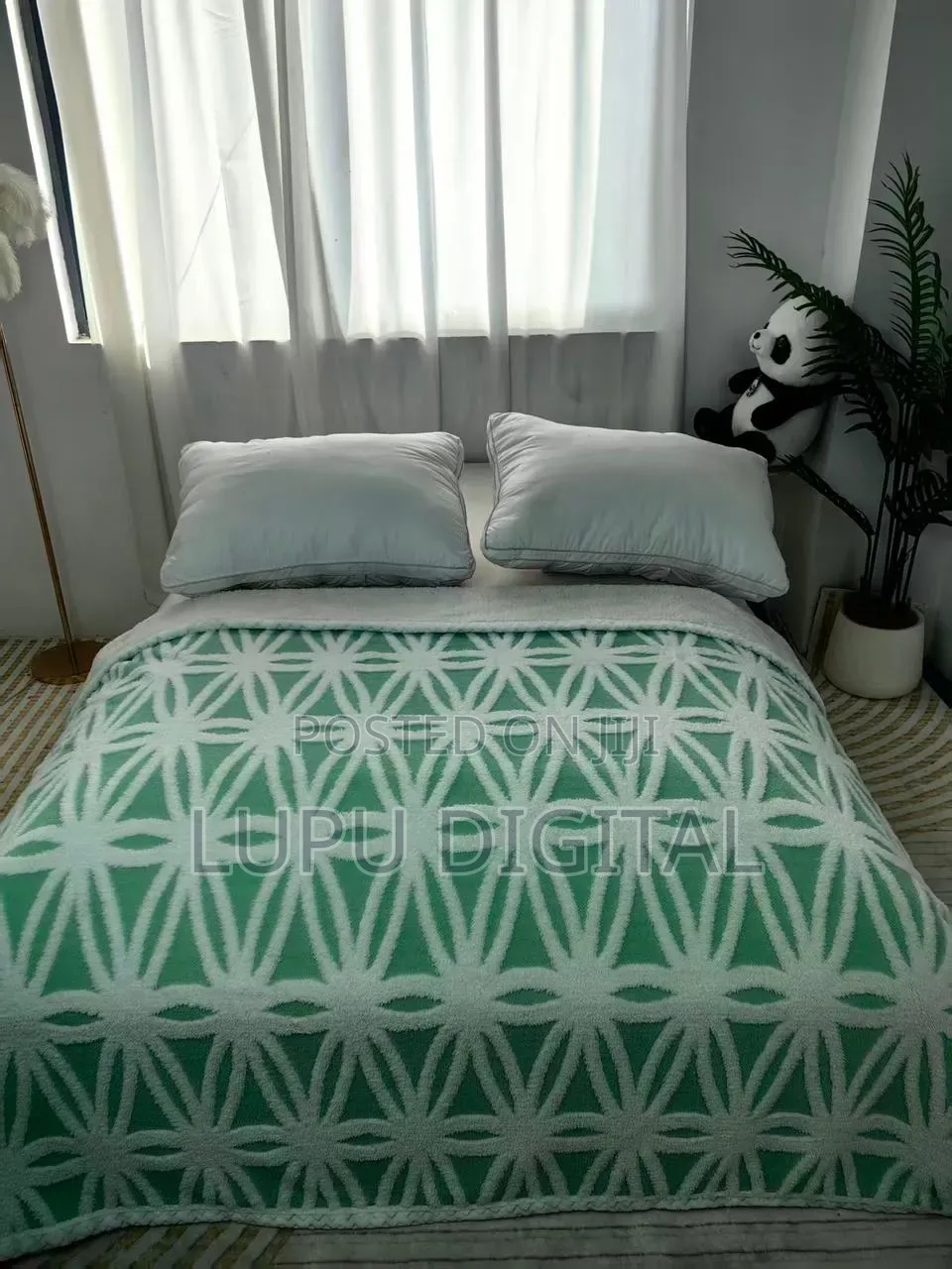 Cozy Woolen/Sherpa/Fleece Throw Blankets Stocked 200cm by 230cm