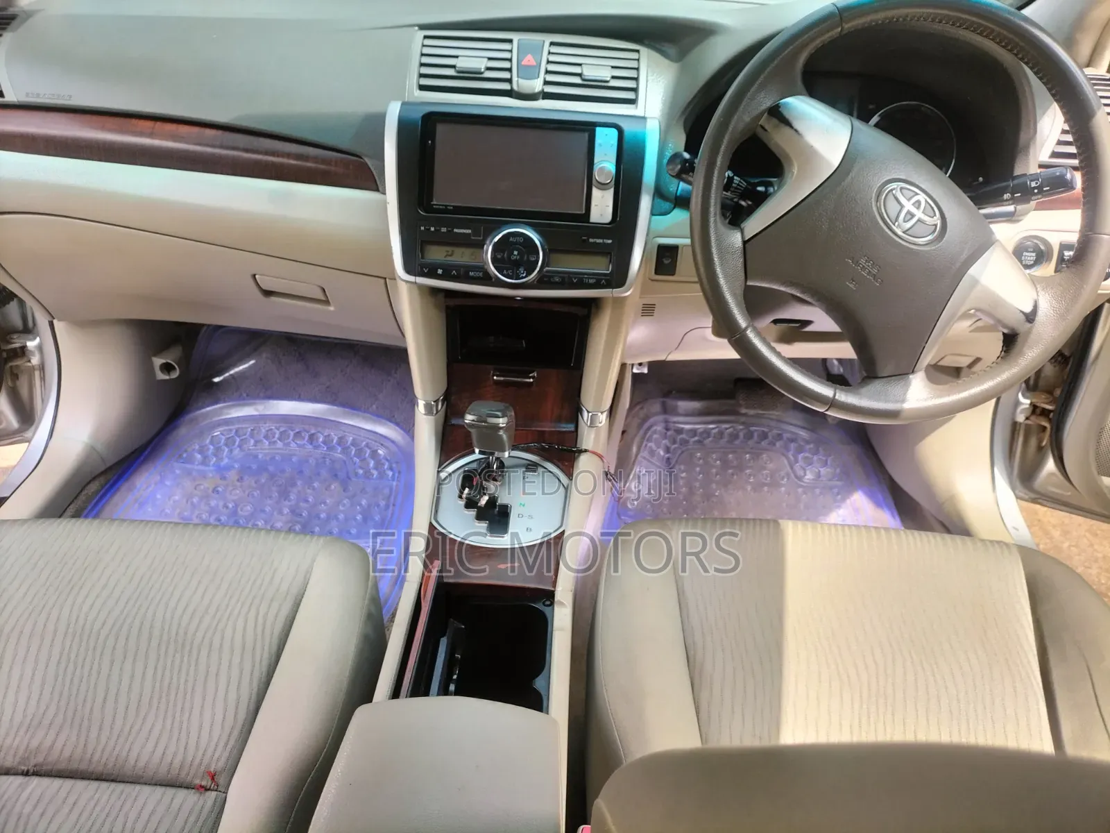 Toyota Premio 2012 Silver