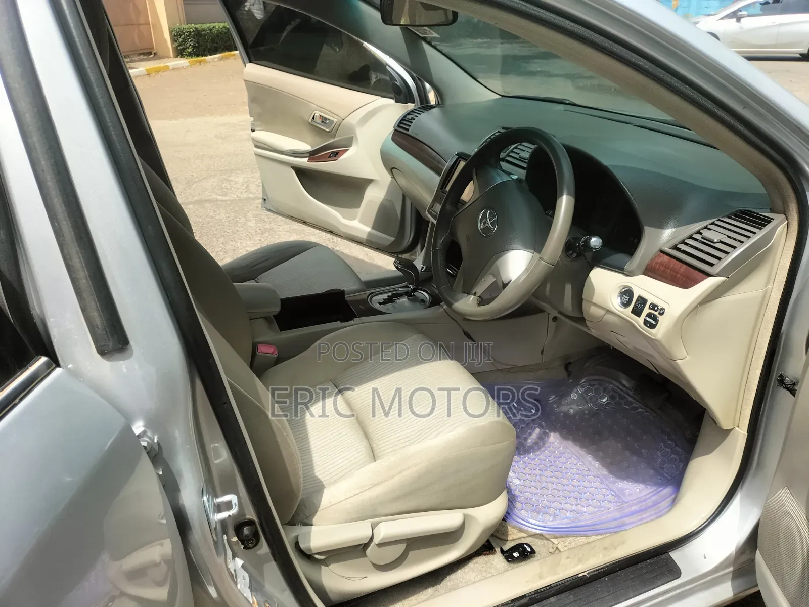 Toyota Premio 2012 Silver