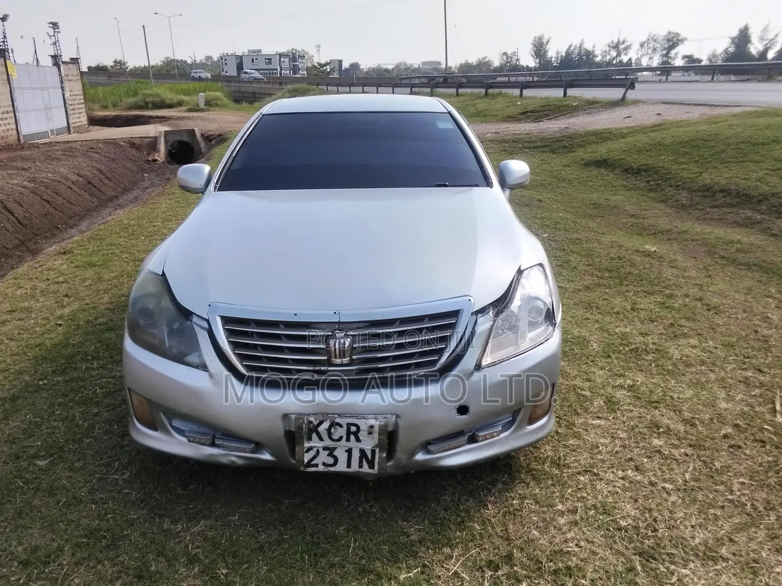 Toyota Crown 2011 Silver